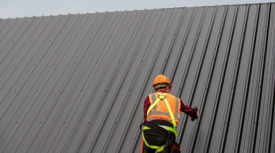 Professional gutter cleaning in Tuckasegee, NC